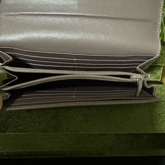 Gucci Mauve and Tan Monogram Wallet - Picture 5 of 12